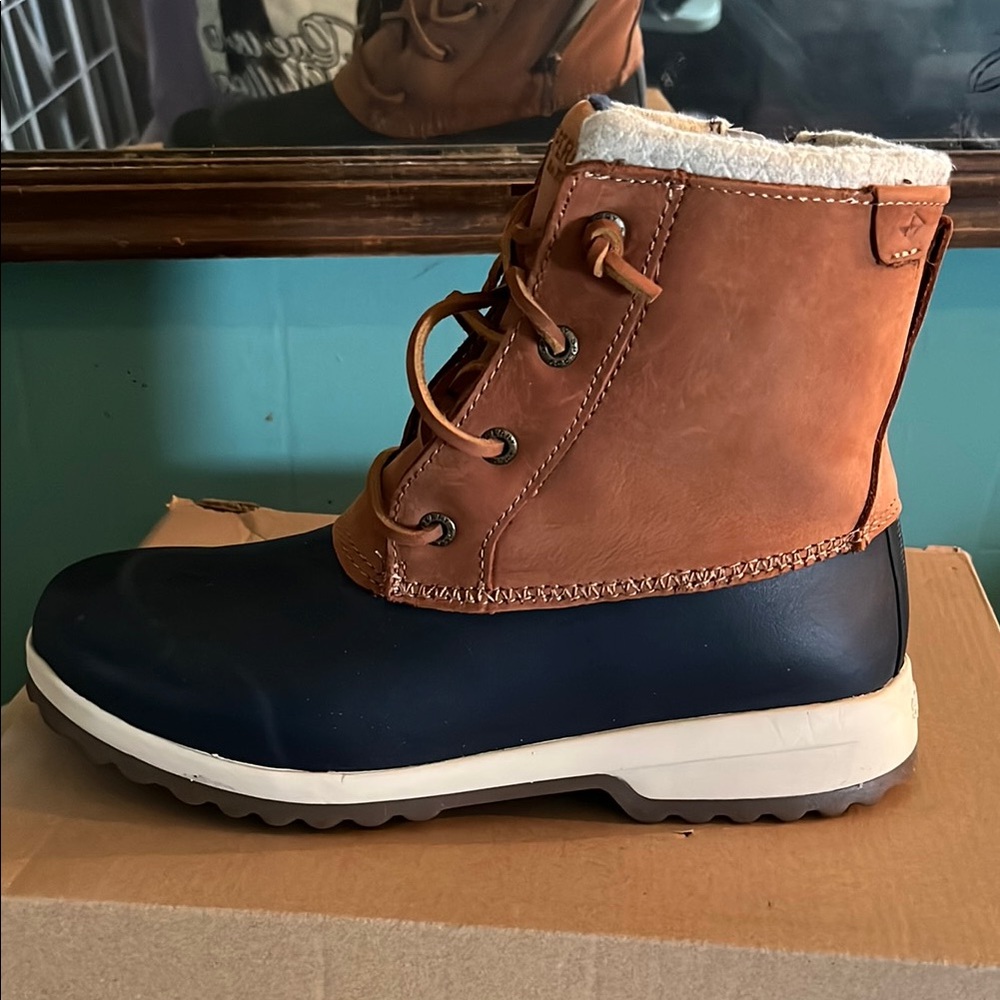Sperry Tan and Black Lace-Up Boots